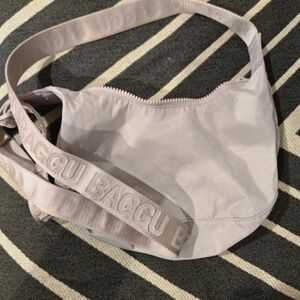 Baggu Small Cresent In Dusty Pink